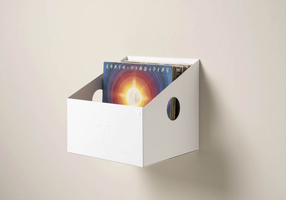 Bac à vinyle en métal blanc avec disques vinyles 33 tours