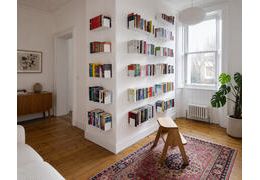 Bibliothèque murale : 6 idées déco et styles tendance pour 2026